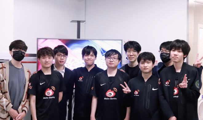 不仅属于自 不仅属于自