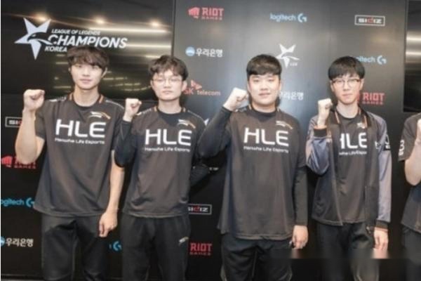 他以出色的 他以出色的