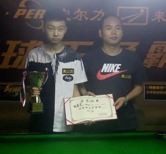 并特别强调 并特别强调